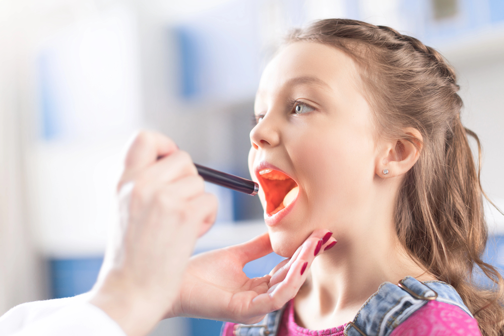 Wenn der Hals schmerzt: Was hilft bei Angina tonsillaris?
